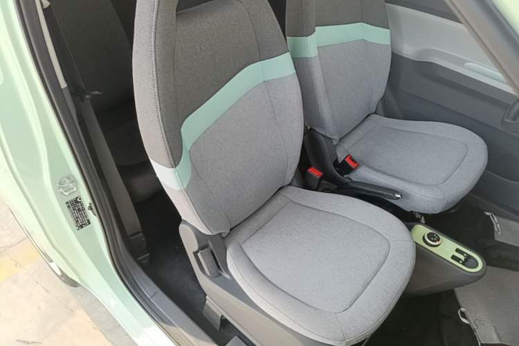 Used Wuling Hongguang MINIEV 2021 Macaron Fashion Model Lithium Iron Phosphate Right Front Seat