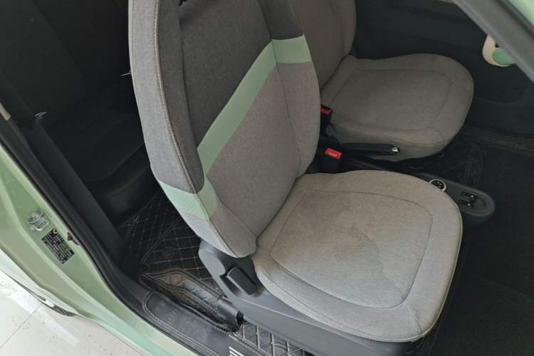 Used Wuling Hongguang MINIEV 2021 Macaron Premium Model – Lithium Iron Phosphate Right Front Seat
