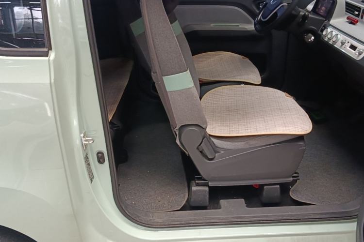 Used Wuling Hongguang MINIEV 2021 Macaron Fashion Model Lithium Iron Phosphate Right Front Seat