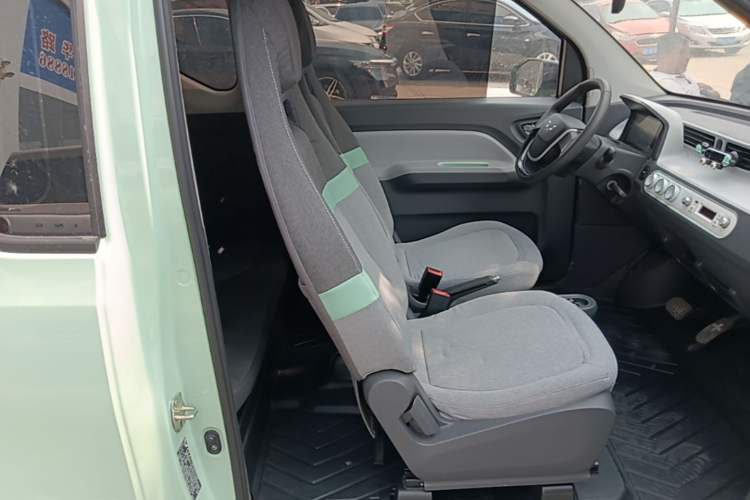 Used Wuling Hongguang MINIEV 2021 Macaron Premium Model – Lithium Iron Phosphate Right Front Seat