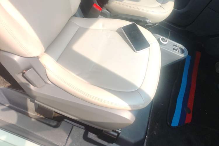 Used Wuling Hongguang MINIEV 2021 Macaron Premium Model – Lithium Iron Phosphate Right Front Seat
