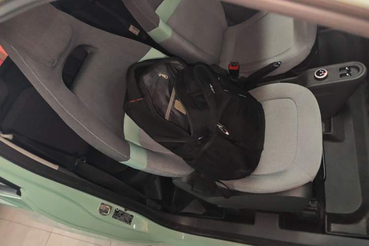 Used Wuling Hongguang MINIEV 2021 Macaron Fashion Model Lithium Iron Phosphate Right Front Seat