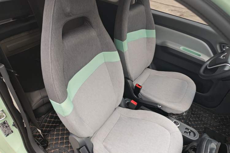 Used Wuling Hongguang MINIEV 2021 Macaron Fashion Model Lithium Iron Phosphate Right Front Seat