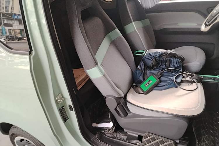 Used Wuling Hongguang MINIEV 2021 Macaron Fashion Model Lithium Iron Phosphate Right Front Seat