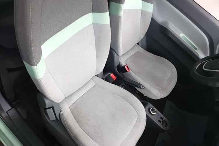 Used Wuling Hongguang MINIEV 2021 Macaron Sandwich Model 120 km Lithium Iron Phosphate Right Front Seat