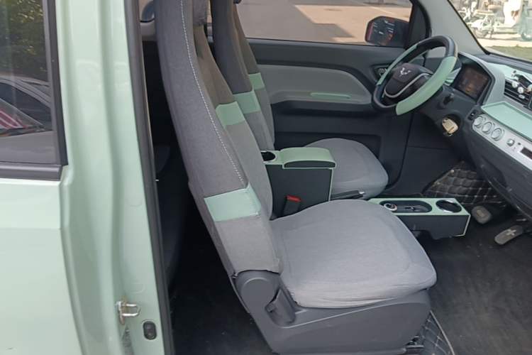 Used Wuling Hongguang MINIEV 2021 Macaron Fashion Model Lithium Iron Phosphate Right Front Seat