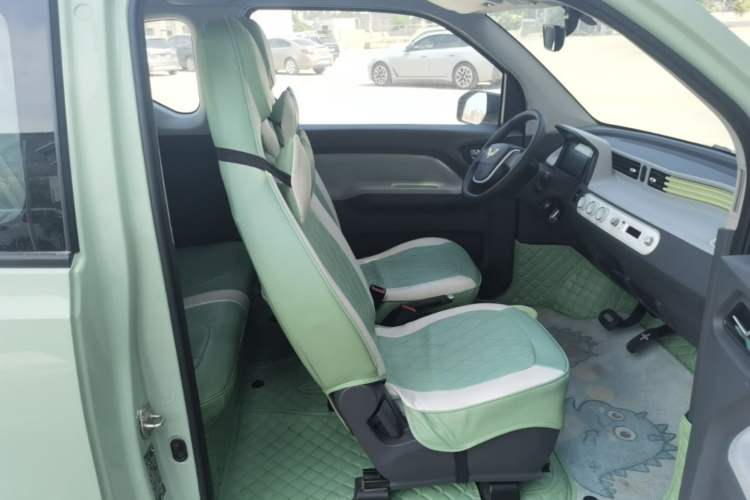 Used Wuling Hongguang MINIEV 2021 Macaron Fashion Model Lithium Iron Phosphate Right Front Seat