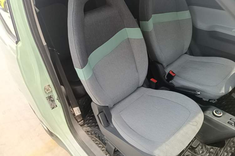 Used Wuling Hongguang MINIEV 2021 Macaron Fashion Model Lithium Iron Phosphate Right Front Seat