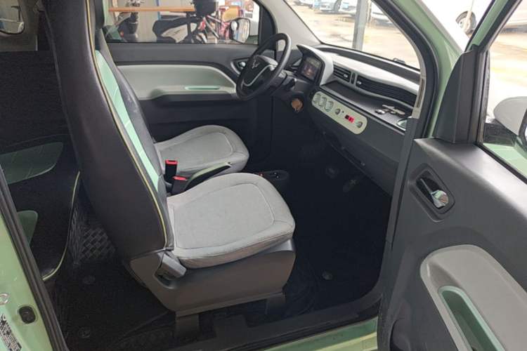 Used Wuling Hongguang MINIEV 2021 Macaron Fashion Model Lithium Iron Phosphate Right Front Seat