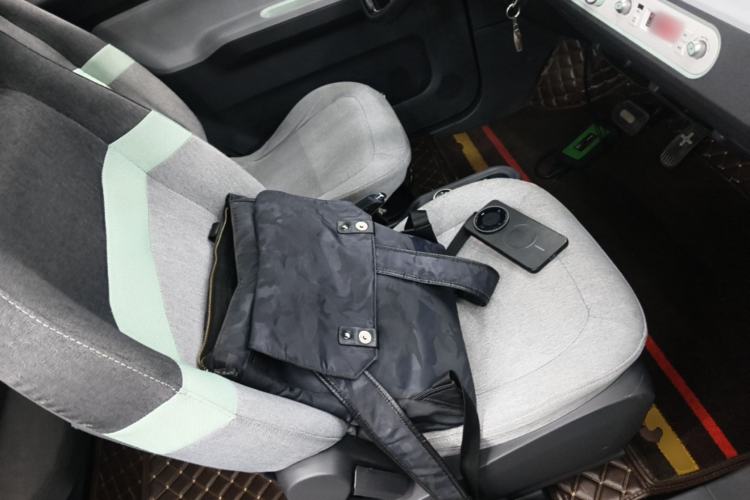 Used Wuling Hongguang MINIEV 2021 Macaron Fashion Model Lithium Iron Phosphate Right Front Seat