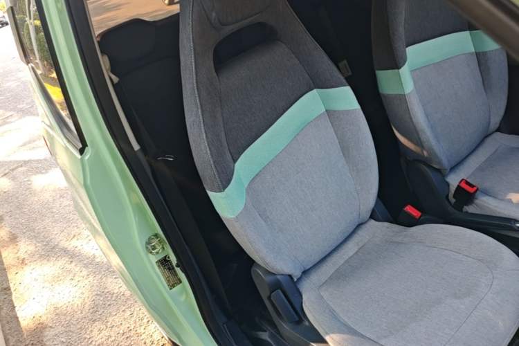 Used Wuling Hongguang MINIEV 2021 Macaron Fashion Model Lithium Iron Phosphate Right Front Seat