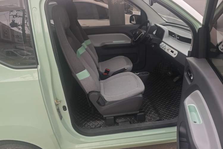 Used Wuling Hongguang MINIEV 2021 Macaron Premium Model – Lithium-NMC Right Front Seat