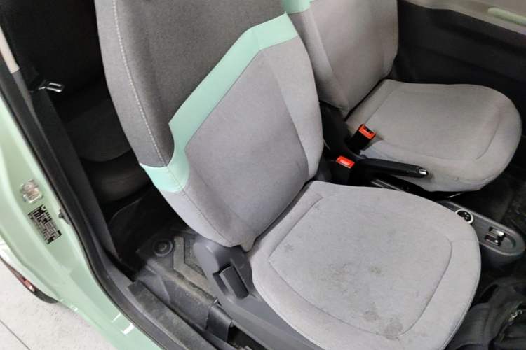 Used Wuling Hongguang MINIEV 2021 Macaron Premium Model – Lithium Iron Phosphate Right Front Seat