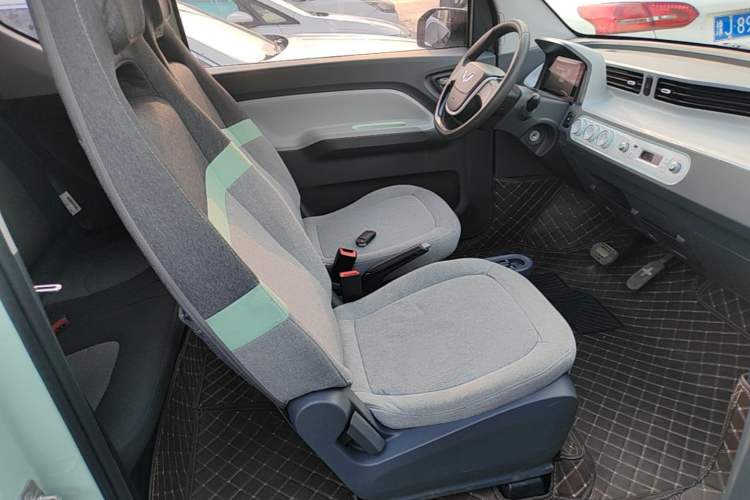 Used Wuling Hongguang MINIEV 2021 Macaron Fashion Model Lithium Iron Phosphate Right Front Seat