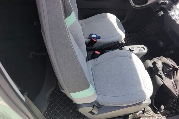 Used Wuling Hongguang MINIEV 2021 Macaron Fashion Model Lithium Iron Phosphate Right Front Seat