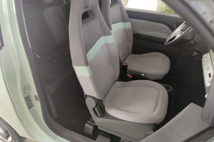 Used Wuling Hongguang MINIEV 2021 Macaron Premium Model – Lithium-NMC Right Front Seat