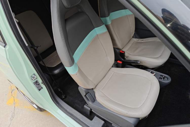 Used Wuling Hongguang MINIEV 2021 Macaron Fashion Model Lithium Iron Phosphate Right Front Seat
