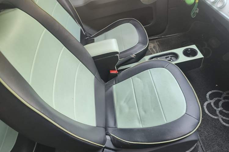 Used Wuling Hongguang MINIEV 2021 Macaron Fashion Model Lithium Iron Phosphate Right Front Seat