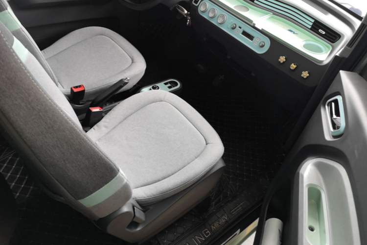 Used Wuling Hongguang MINIEV 2021 Macaron Premium Model – Lithium Iron Phosphate Right Front Seat