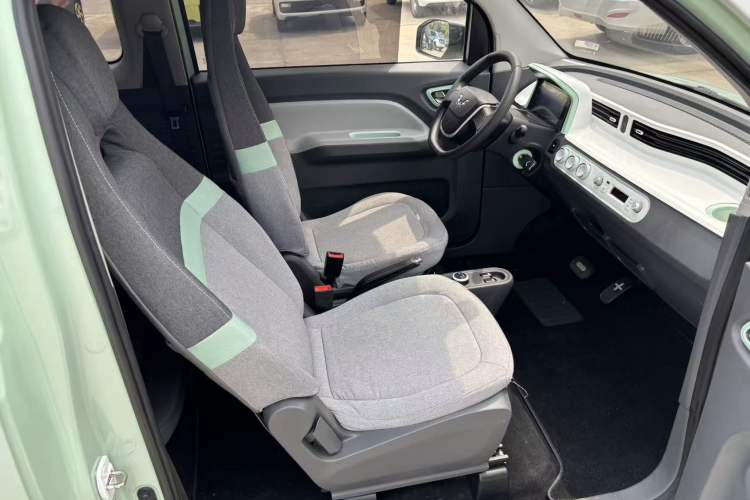 Used Wuling Hongguang MINIEV 2021 Macaron Premium Model – Lithium-NMC Right Front Seat