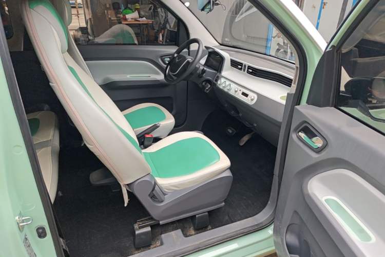 Used Wuling Hongguang MINIEV 2021 Macaron Fashion Model Lithium Iron Phosphate Right Front Seat