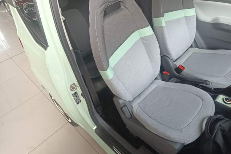 Used Wuling Hongguang MINIEV 2021 Macaron Premium Model – Lithium-NMC Right Front Seat