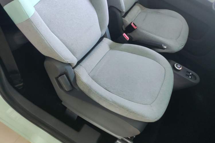 Used Wuling Hongguang MINIEV 2021 Macaron Fashion Edition Lithium-Ion Battery Right Front Seat