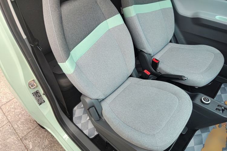 Used Wuling Hongguang MINIEV 2021 Macaron Fashion Model Lithium Iron Phosphate Right Front Seat