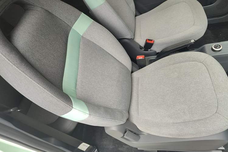 Used Wuling Hongguang MINIEV 2021 Macaron Fashion Model Lithium Iron Phosphate Right Front Seat