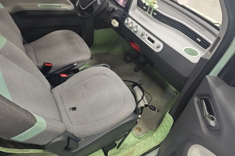 Used Wuling Hongguang MINIEV 2021 Macaron Fashion Edition Lithium-Ion Battery Right Front Seat