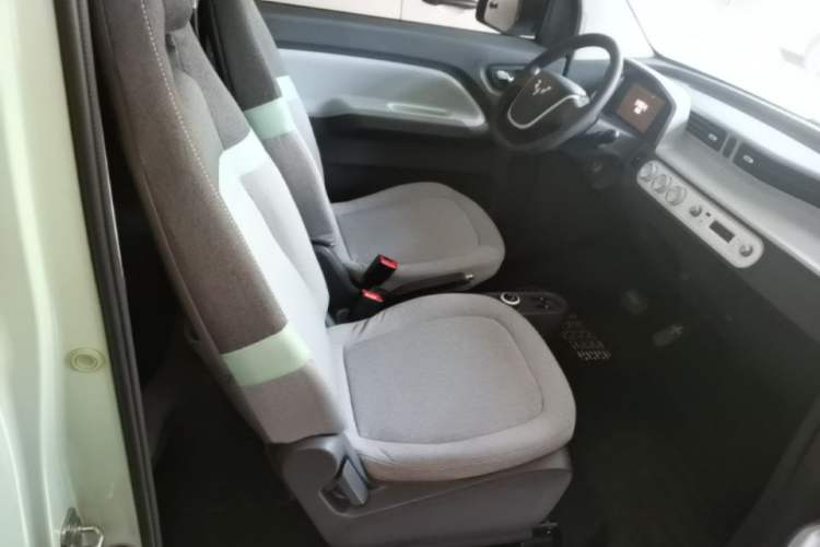 Used Wuling Hongguang MINIEV 2021 Macaron Fashion Edition Lithium-Ion Battery Right Front Seat