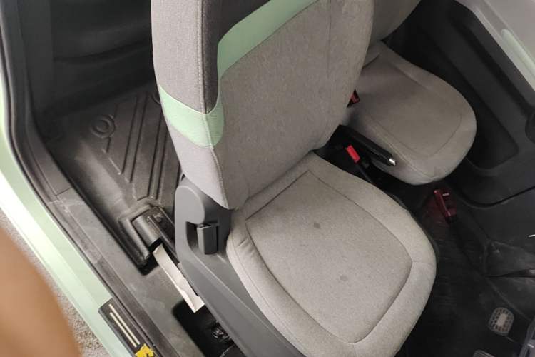Used Wuling Hongguang MINIEV 2021 Macaron Premium Model – Lithium Iron Phosphate Right Front Seat