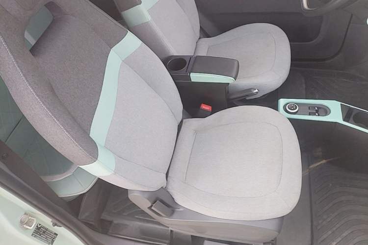 Used Wuling Hongguang MINIEV 2021 Macaron Fashion Model Lithium Iron Phosphate Right Front Seat