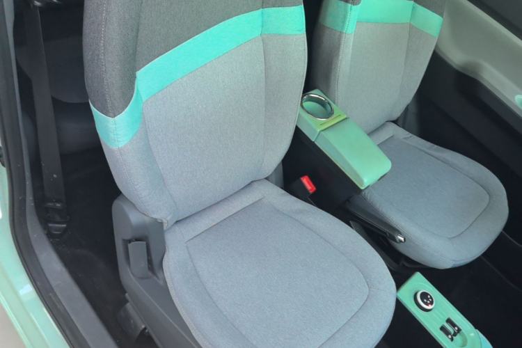 Used Wuling Hongguang MINIEV 2021 Macaron Fashion Edition Lithium-Ion Battery Right Front Seat