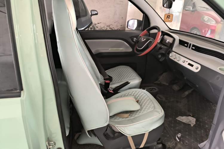 Used Wuling Hongguang MINIEV 2021 Macaron Fashion Model Lithium Iron Phosphate Right Front Seat