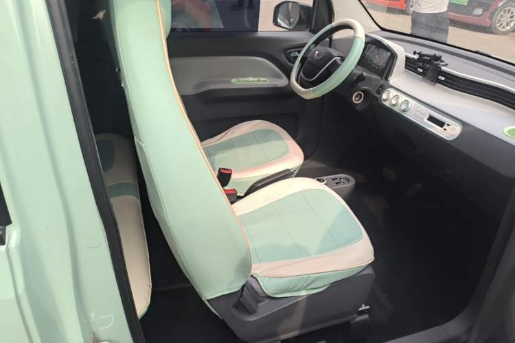 Used Wuling Hongguang MINIEV 2021 Macaron Fashion Model Lithium Iron Phosphate Right Front Seat