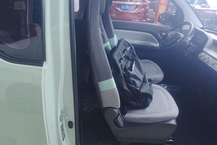 Used Wuling Hongguang MINIEV 2021 Macaron Premium Model – Lithium-NMC Right Front Seat