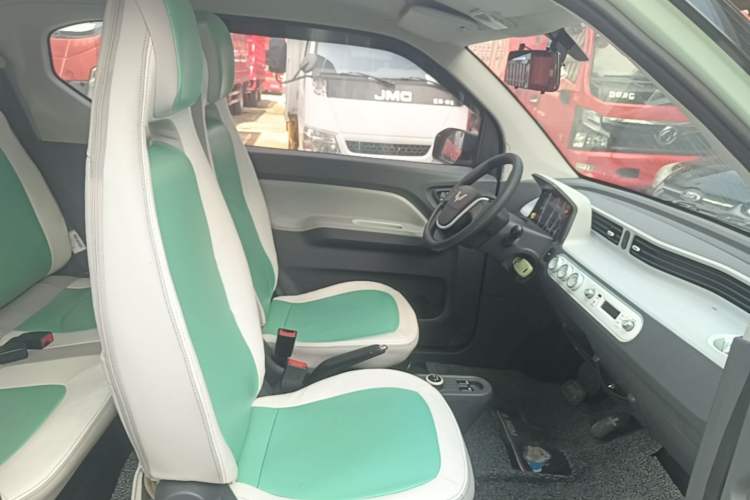 Used Wuling Hongguang MINIEV 2021 Macaron Fashion Model Lithium Iron Phosphate Right Front Seat