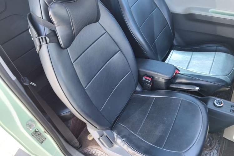 Used Wuling Hongguang MINIEV 2021 Macaron Sandwich Model 120 km Lithium Iron Phosphate Right Front Seat
