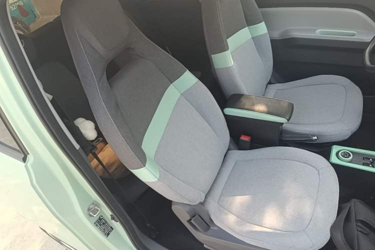 Used Wuling Hongguang MINIEV 2021 Macaron Fashion Edition Lithium-Ion Battery Right Front Seat