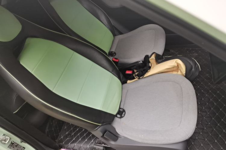 Used Wuling Hongguang MINIEV 2021 Macaron Premium Model – Lithium-NMC Right Front Seat