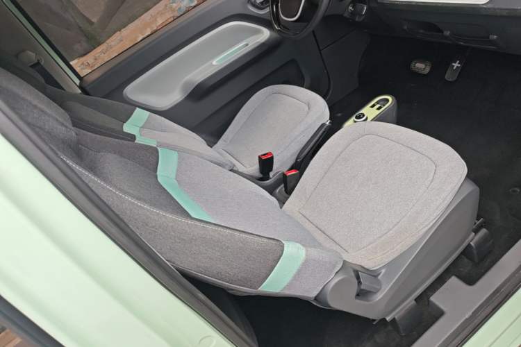 Used Wuling Hongguang MINIEV 2021 Macaron Fashion Model Lithium Iron Phosphate Right Front Seat