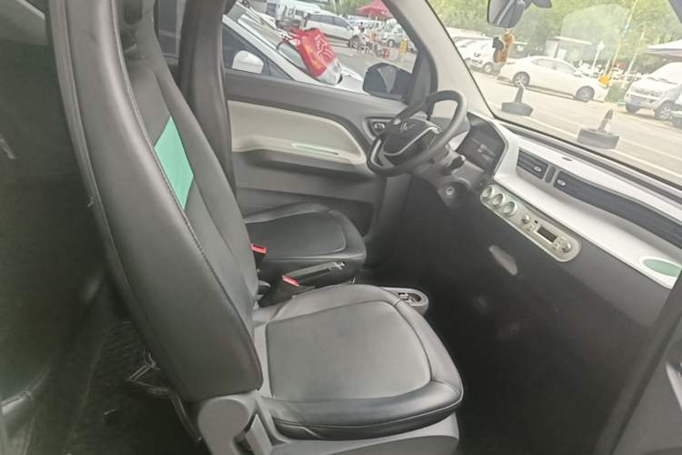 Used Wuling Hongguang MINIEV 2021 Macaron Premium Model – Lithium-NMC Right Front Seat
