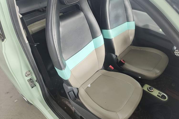 Used Wuling Hongguang MINIEV 2021 Macaron Fashion Edition Lithium-Ion Battery Right Front Seat