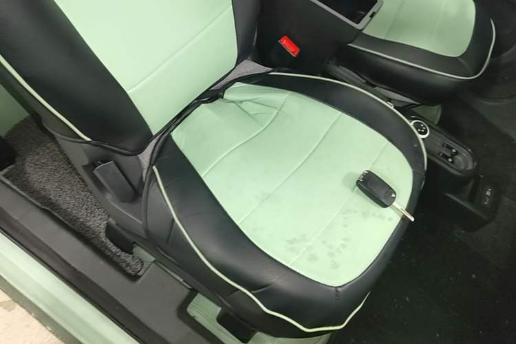 Used Wuling Hongguang MINIEV 2021 Macaron Premium Model – Lithium-NMC Right Front Seat