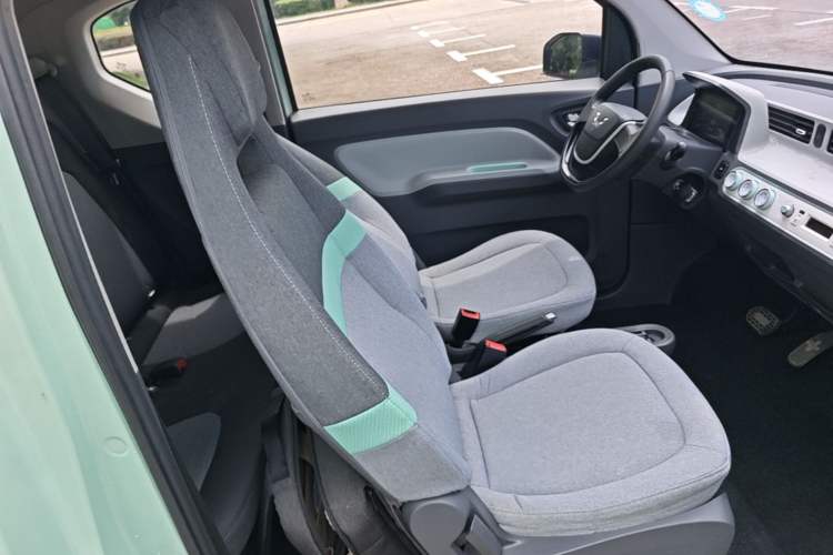 Used Wuling Hongguang MINIEV 2021 Macaron Premium Model – Lithium-NMC Right Front Seat