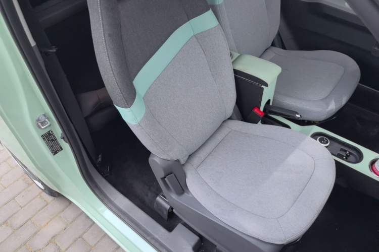 Used Wuling Hongguang MINIEV 2021 Macaron Fashion Model Lithium Iron Phosphate Right Front Seat