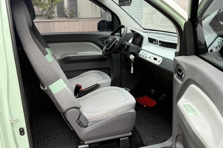 Used Wuling Hongguang MINIEV 2021 Macaron Fashion Model Lithium Iron Phosphate Right Front Seat