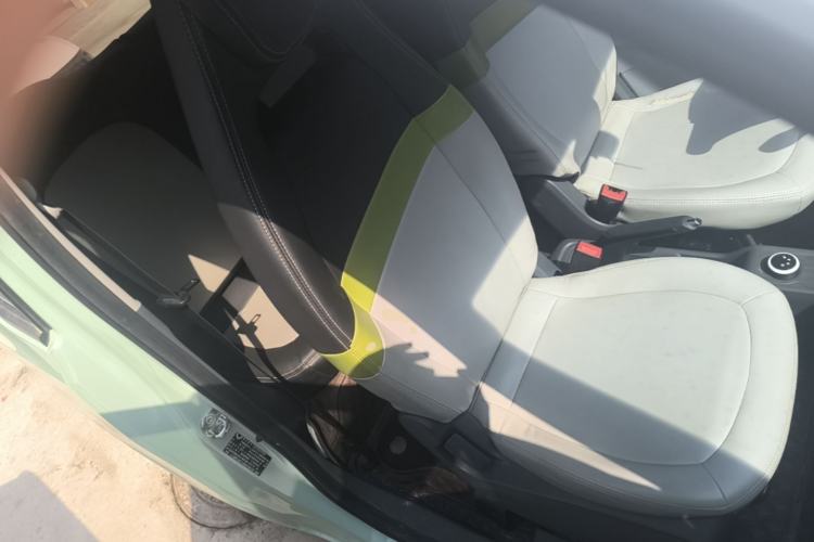 Used Wuling Hongguang MINIEV 2021 Macaron Sandwich Model 120 km Lithium Iron Phosphate Right Front Seat