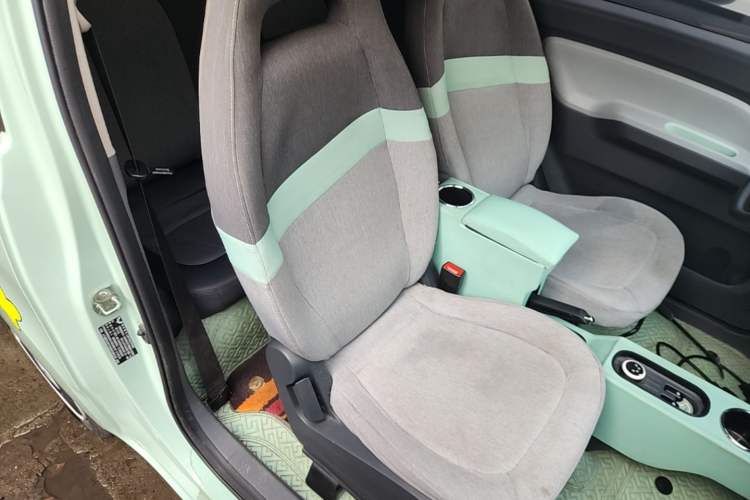 Used Wuling Hongguang MINIEV 2021 Macaron Fashion Model Lithium Iron Phosphate Right Front Seat